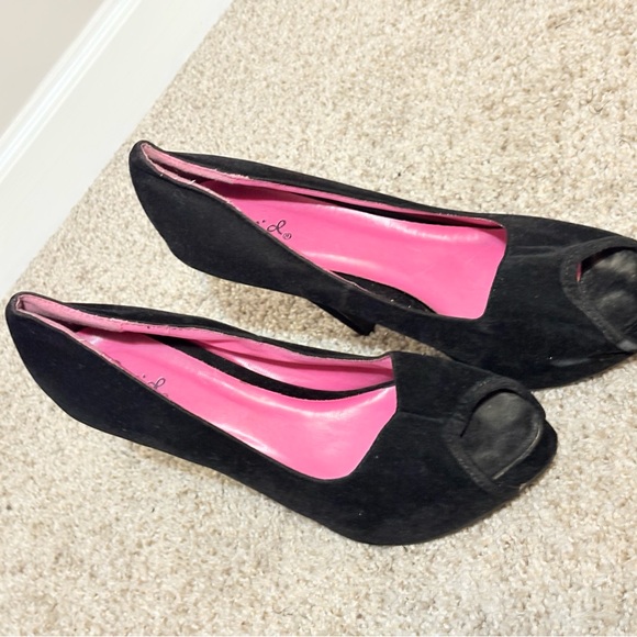 Elegant Black Peep-Toe Heels - Picture 9 of 9